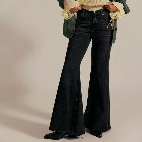 Free People We The Free Live Wire Flare Jeans NWT – Black Size 25 Short